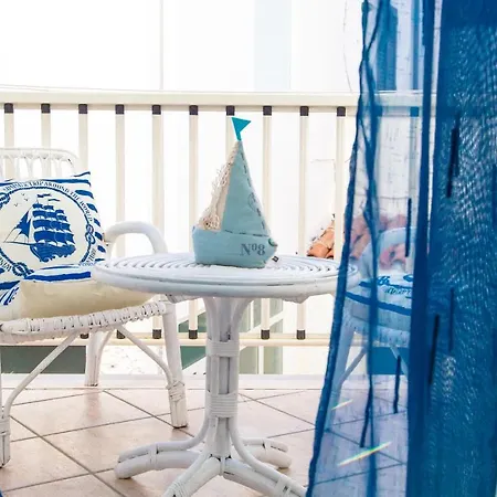 Lungomare Bay, E Sei In Spiaggia... Apartment *